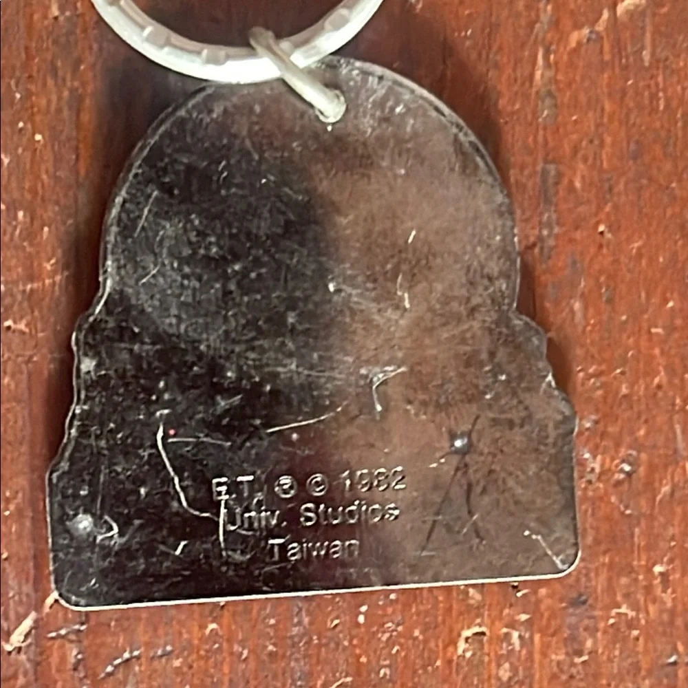 1982 E.T. Universal Studios vintage keychain
